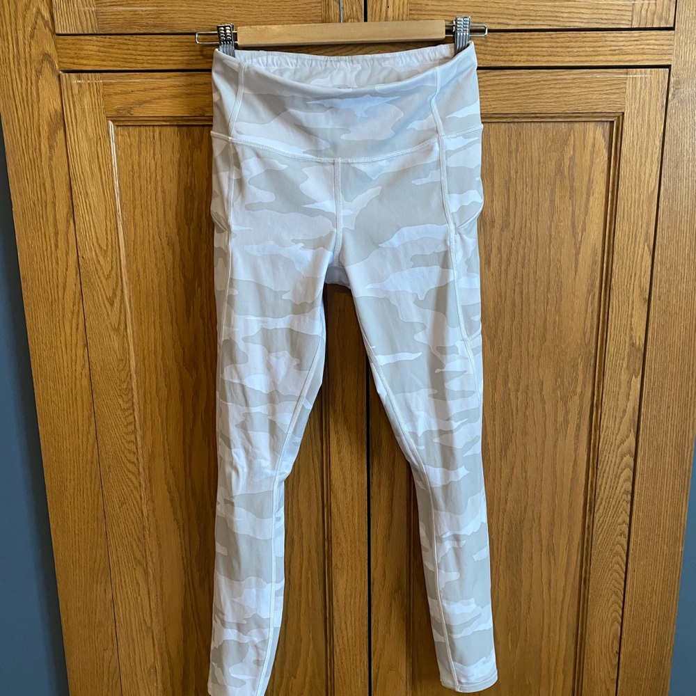 Mint-Athleta White Camouflage Leggings